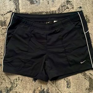 NIKE athletic shorts with draw string and pockets